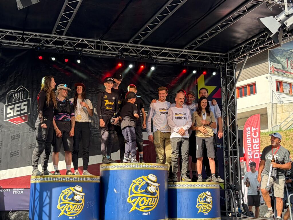 Rideside/CHOPFAB Race Team auf dem Podium der Swiss Enduro Series